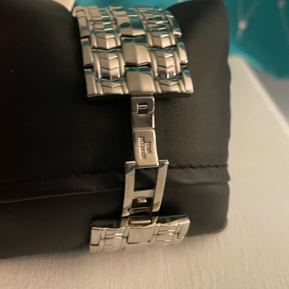 Watch - Picture 4 of 5